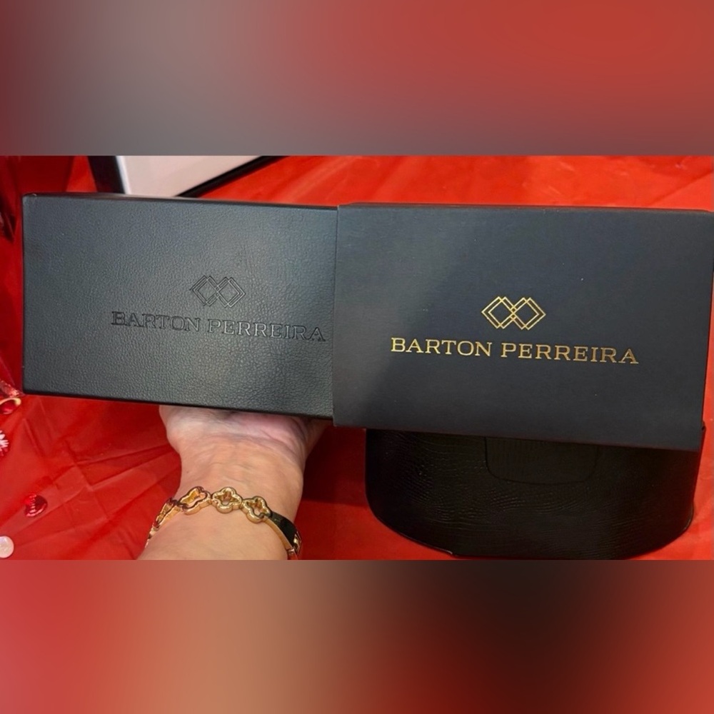 BARTON PERREIRA Tortoise Shell
Sunglasses Case & Magnetic closure w/Cardholder - Picture 9 of 15